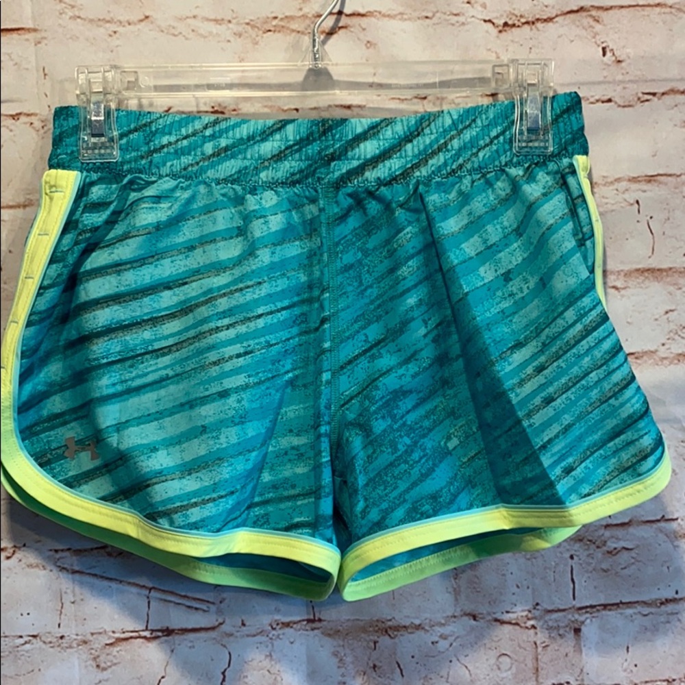 Under Armour running short lined elastic waistband